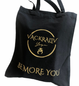 Yogi Favorite! VACKRALIV YOGA ECO COTTON SHOPPINGBAG BE MORE YOU, svart