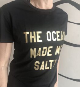 Limited Edition SALE! VACKRALIV YOGA Dressy T-shirt Ocean, svart/guld