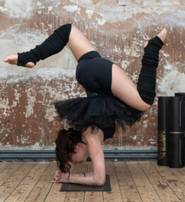 New & Back in Stock! VACKRALIV YOGA Yoga Soft Warm Ups Knit long, svart