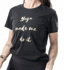 Winter SALE! VACKRALIV YOGA Dressy T-shirt Yoga Made Me Do It, svart