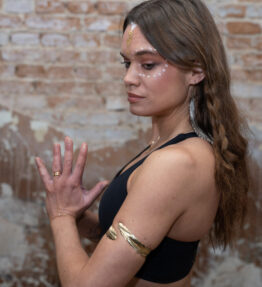 New! VACKRALIV YOGA Yoga Arm Bracelet Feather, gold