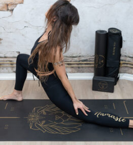 Yogi Favorite Back in Stock! New Recycled Eco Collection! VL MAGICAL SOFT SKIN LEGGINGS Extra High Namasté, black/gold