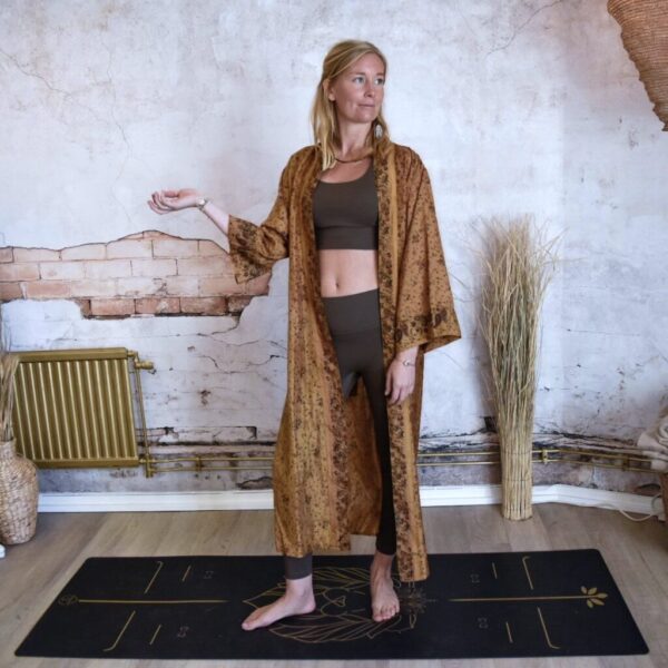 New! VL x WithSegerqvist KIMONO SILK Be More You, Brown & Peach Flowers - Bild 3