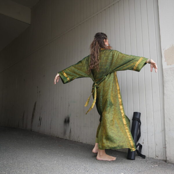 New! VL x WithSegerqvist KIMONO SILK Be More You, Gold Green - Bild 3